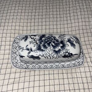 Hung Arts Blue White Floral Ceramic Butter Dish with Lid Made In Hong Kong